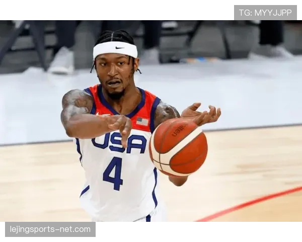 布拉德利·比尔挡拆突破解锁高效得分，拉开球队进攻差距