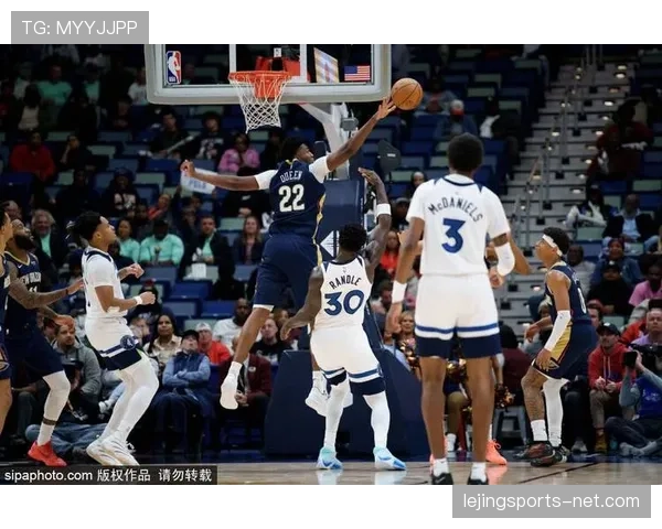 朱利叶斯·兰德尔内线高效背身进攻助尼克斯提升关键时刻得分效率