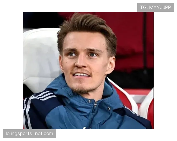 厄德高如何通过组织与跑动主导前腰进攻体系